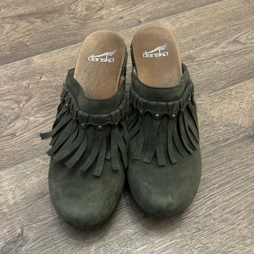 DANSKO DENI P MULE CLOGS OLIVE GREEN LEATHER STUDDED TASSEL 38 / US 7.5-8